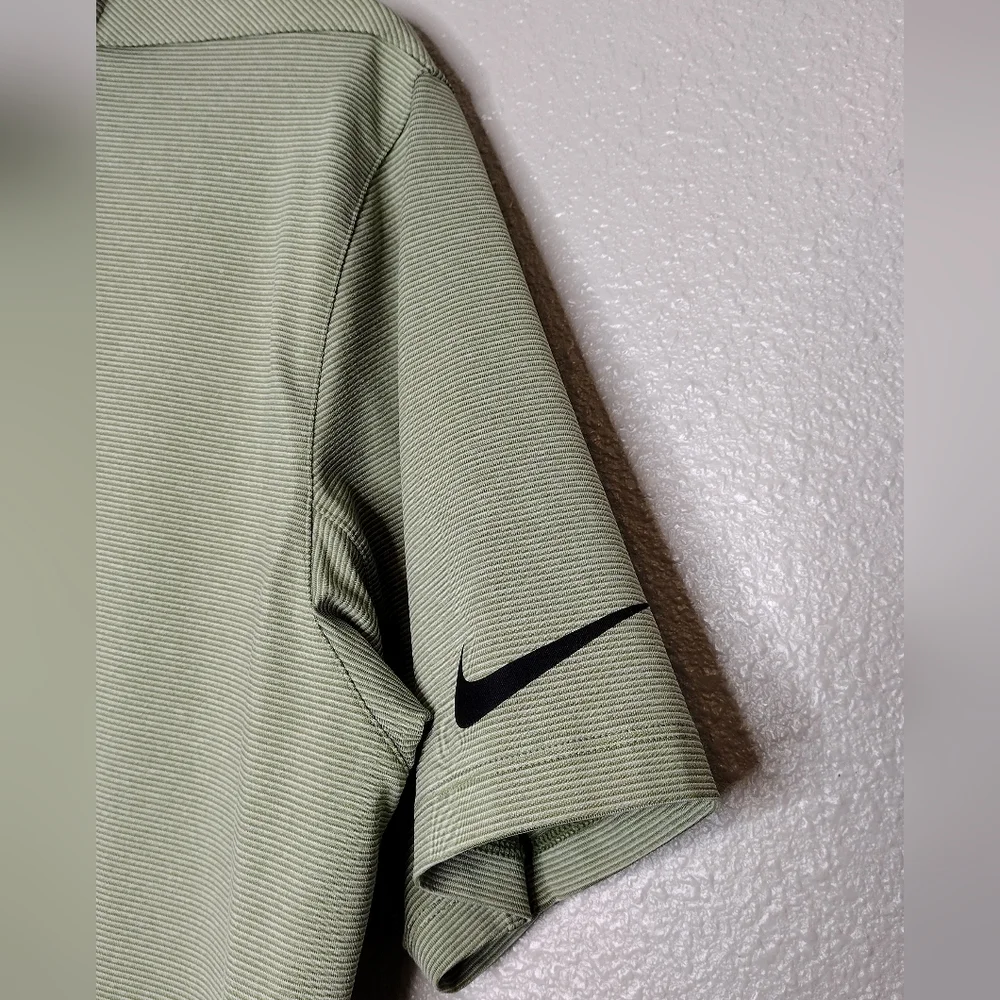 Nike Standard Fit Men’s Light Olive Green Golf Athletic Polo Shirt Sz L